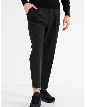 Pantaloni conici, Negru