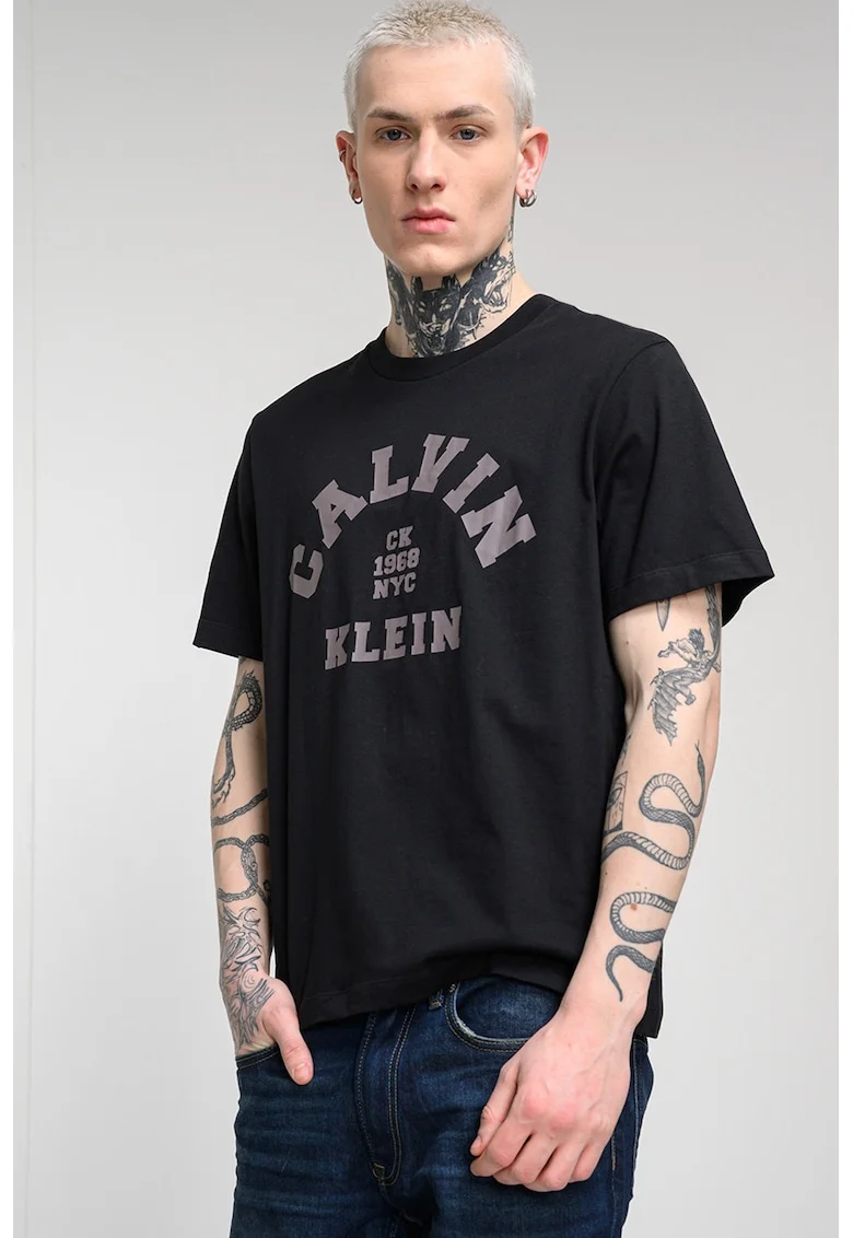 Tricou lejer cu logo pe partea din fata, Negru