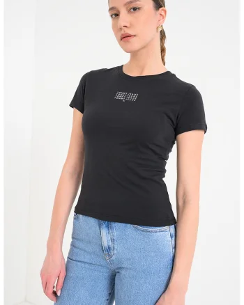 Tricou slim fit cu decolteu la baza gatului, Negru