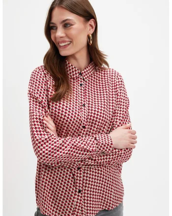 Camasa cu guler ascutit si model geometric, Rosu/Negru stins/Alb optic