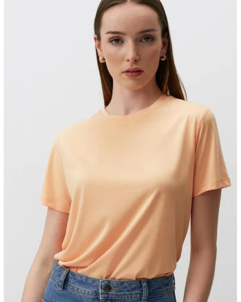 Tricou din amestec de modal cu decolteu la baza gatului