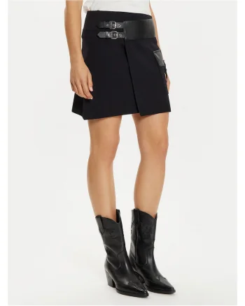 Fusta mini  negru, 2 caracteristici reprezentative,