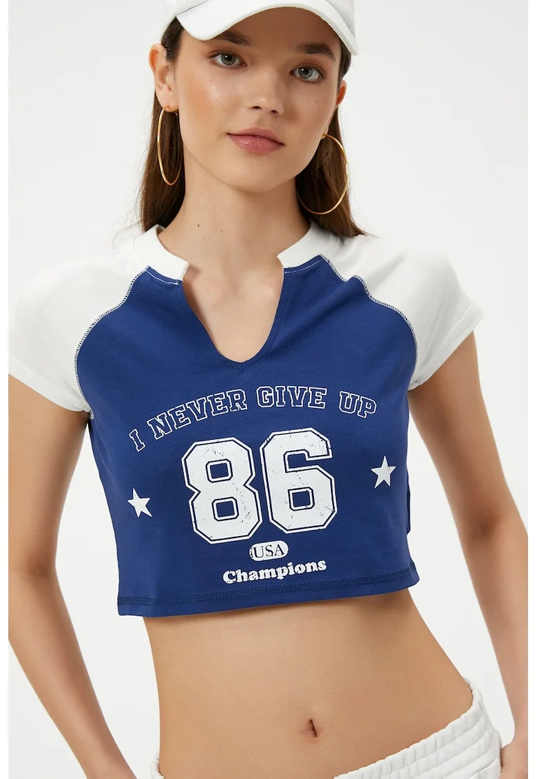 Tricou crop cu decolteu rotund si decupaj in V, Alb murdar/Albastru