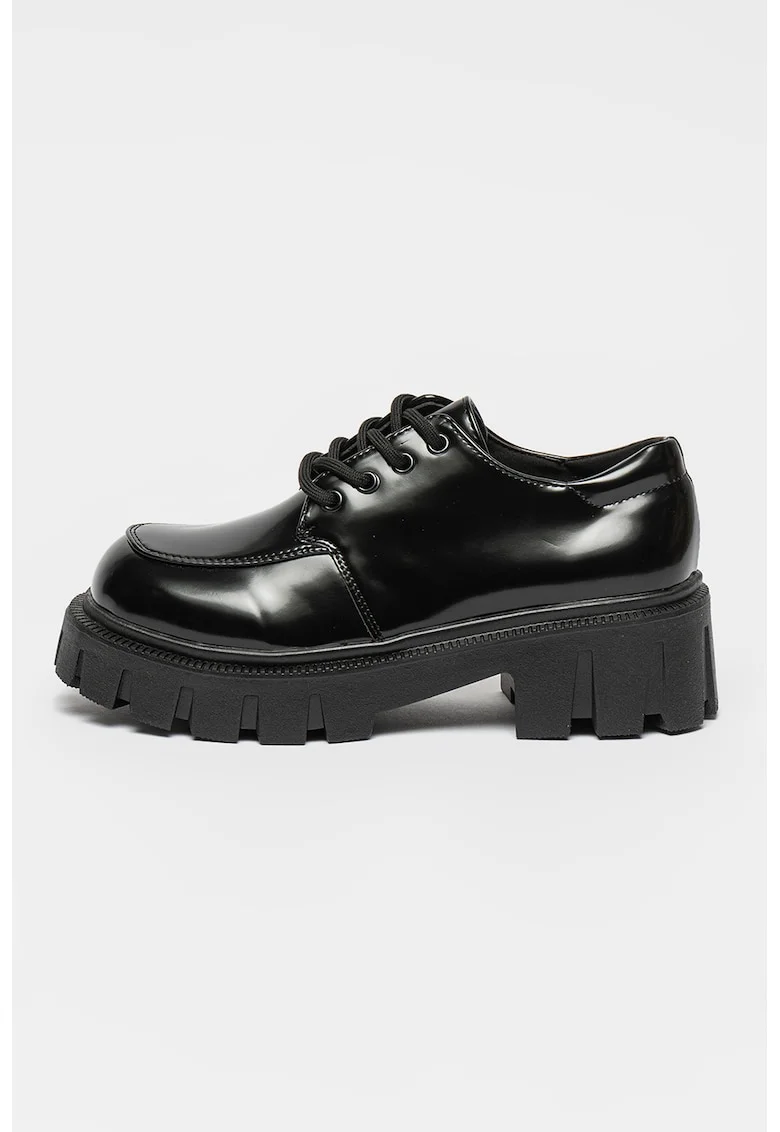 Pantofi din piele ecologica cu aspect lacuit si toc masiv, Negru