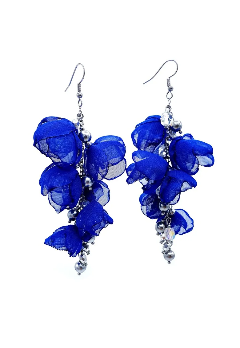 Cercei lungi statement, Zia Fashion, flori din voal, perle Mallorca si inox, handmade