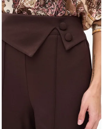 Pantaloni cu croiala ampla si pensa Duka