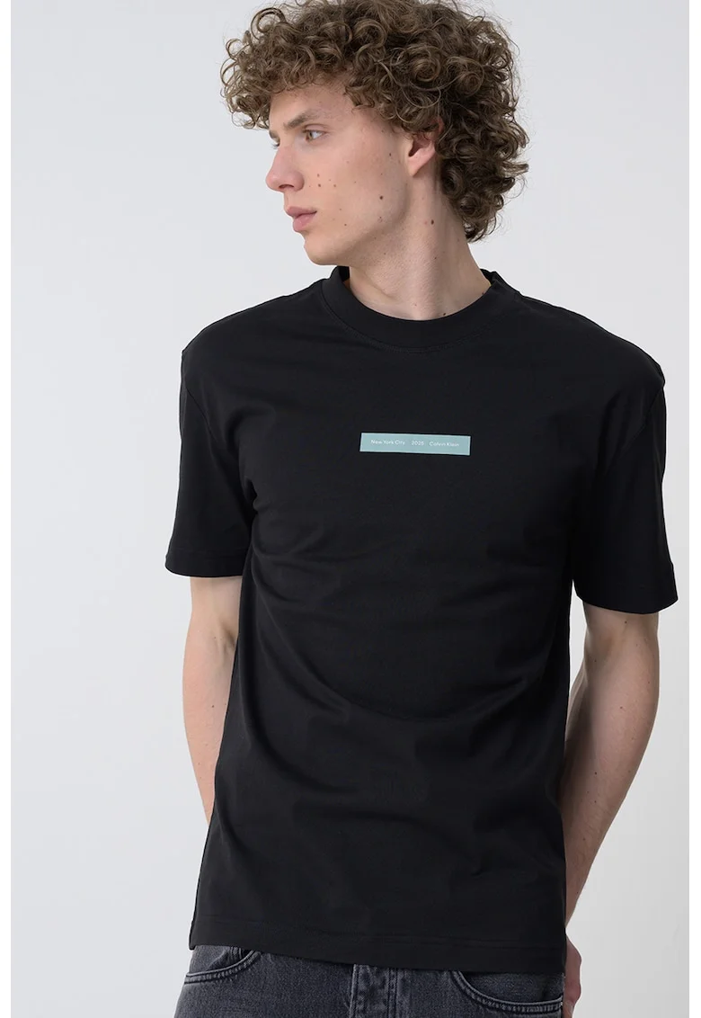 Tricou cu decolteu la baza gatului, Negru