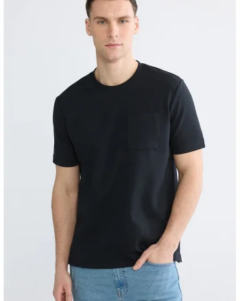 Tricou cu decolteu la baza gatului si buzunar pe piept, Negru