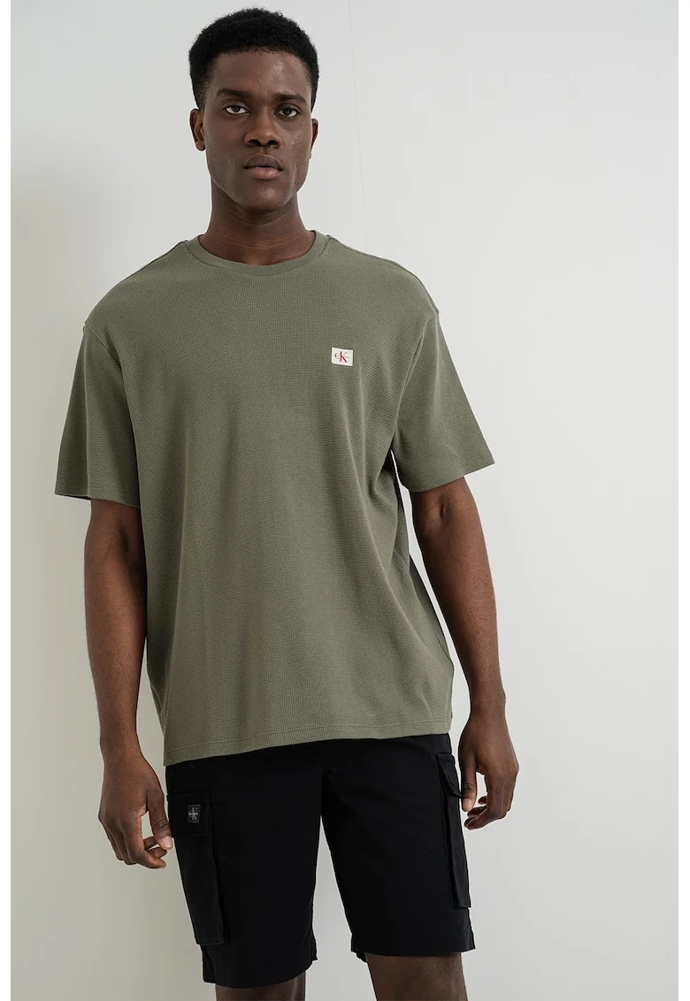 Tricou cu decolteu la baza gatului si logo, Kaki