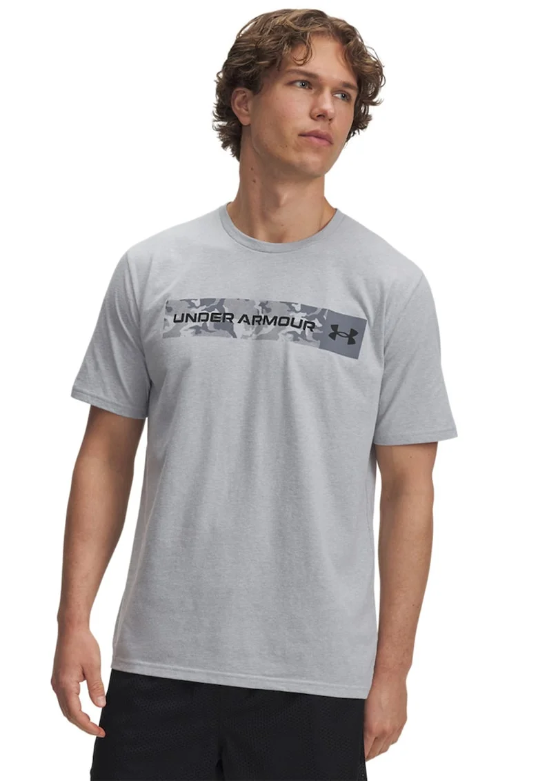 Tricou cu decolteu la baza gatului si imprimeu logo cu camuflaj, Gri deschis/Negru stins