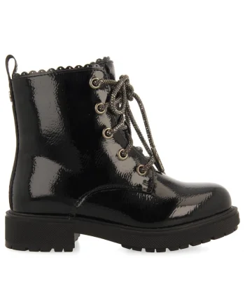 Bocanci cu aspect lacuit, Negru
