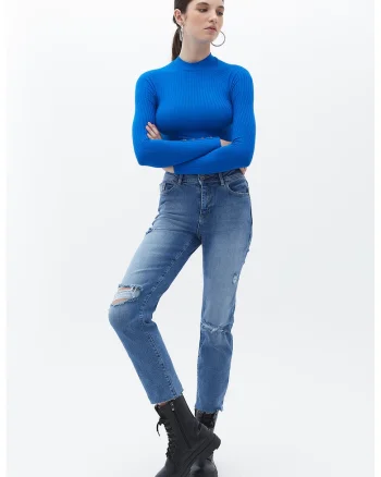 Blugi crop cu termiantii franjurate, Albastru
