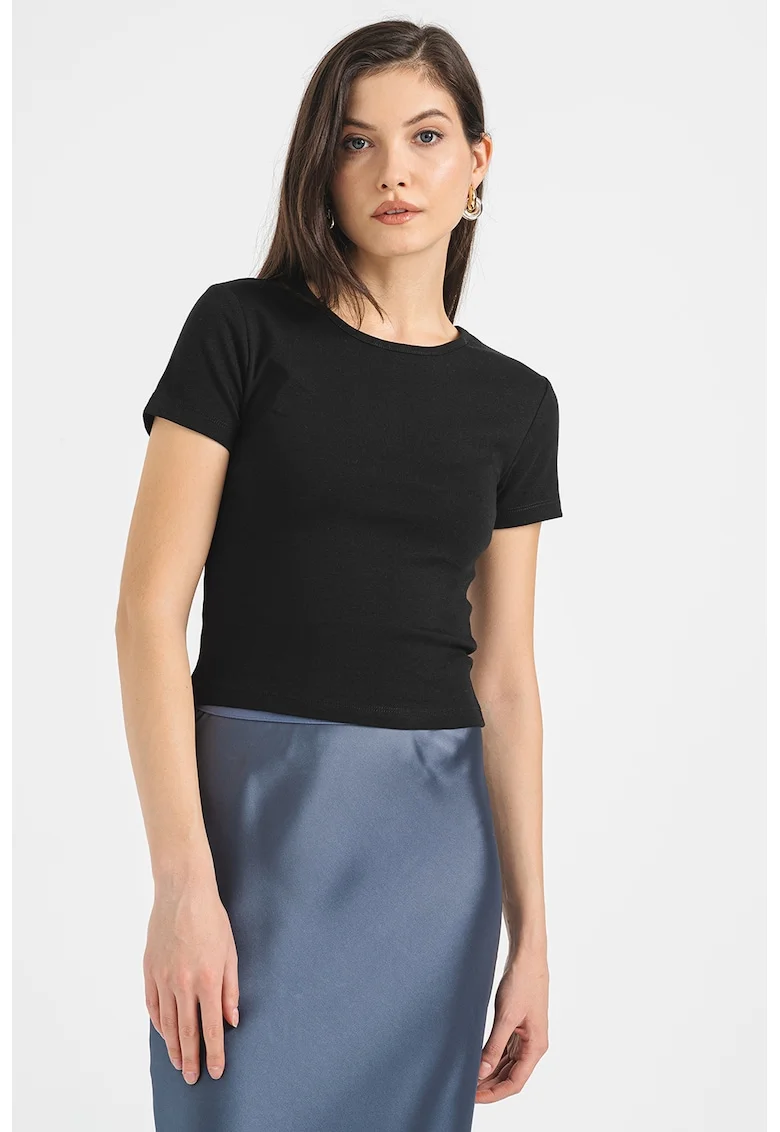 Tricou cu decolteu la baza gatului, Negru