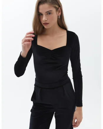 Bluza cu decolteu in V si model uni, Negru