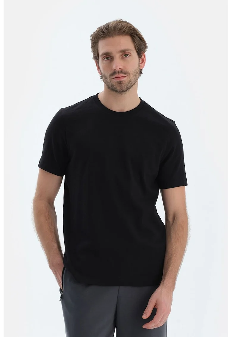 Tricou uni cu decolteu la baza gatului, Negru