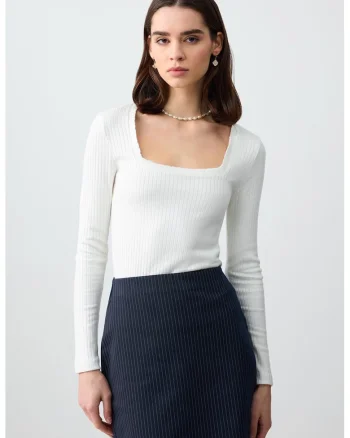 Bluza cambrata cu decolteu patrat, Alb fildes