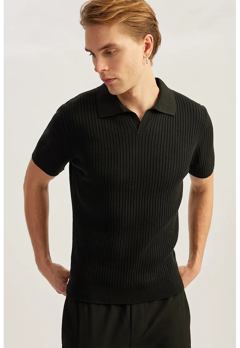 Pulover polo cu model texturat, maneci scurte si decolteu in V, Negru