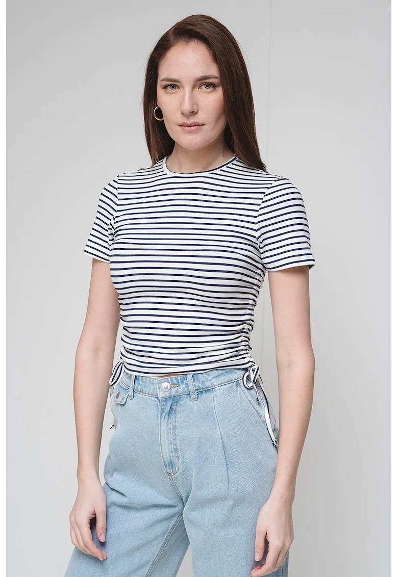 Tricou slim fit cu decolteu la baza gatului si model in dungi, Alb/Albastru inchis