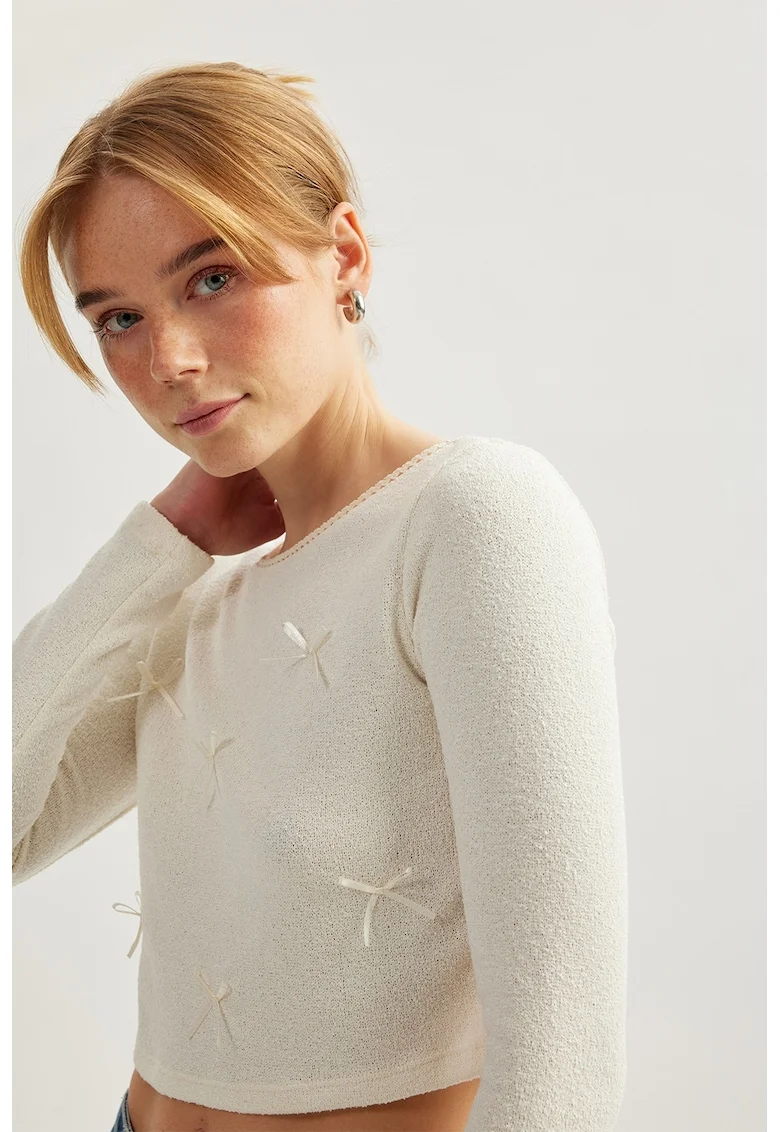 Bluza crop cu decolteu la baza gatului, Crem