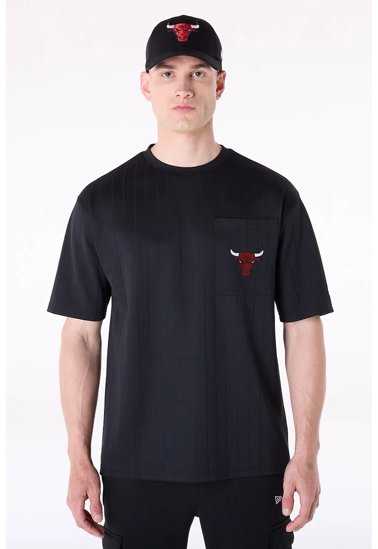 Tricou cu decolteu la baza gatului si buzunar pe piept, Negru
