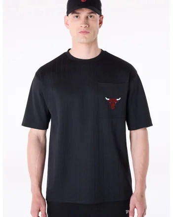 Tricou cu decolteu la baza gatului si buzunar pe piept, Negru