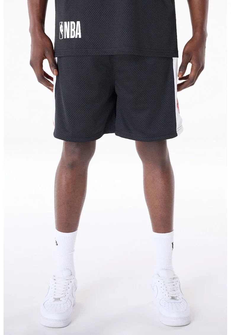 Pantaloni scurti cu aspect perforat si imprimeu, Alb/Negru