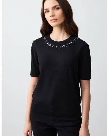Tricou cu strasuri, Negru