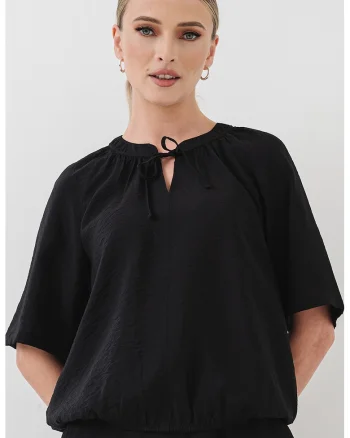 Bluza cu decupaj, Negru