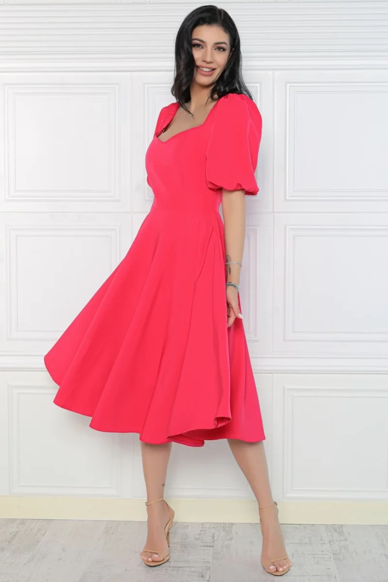 Rochie eleganta clos fucsia cu buzunare laterale confectionata din material vaporos