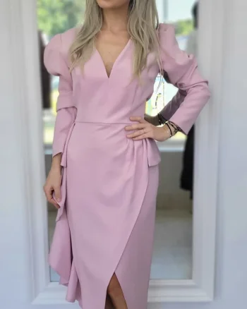 Rochie eleganta cu aspect petrecut si volan in lateral