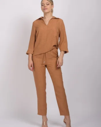 Pantaloni LaDonna maro din vascoza cu buzunare laterale