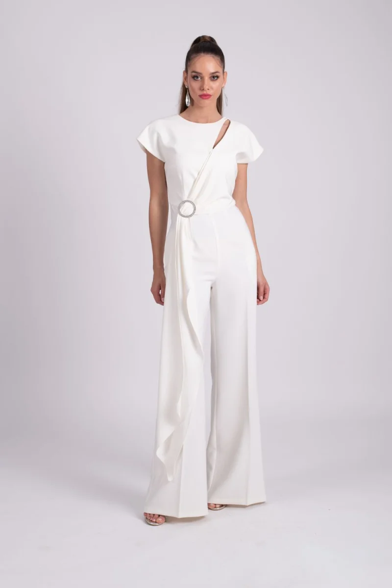Salopeta eleganta alba cu pantalon evazat