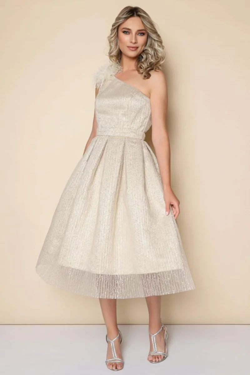 Rochie eleganta ivoire in clos cu fulgi pe umar si insertie de sclipici fin