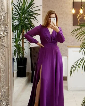 Rochie lunga de ocazie confectionata din material fluid cu partea superioara petrecuta si slit pe picior
