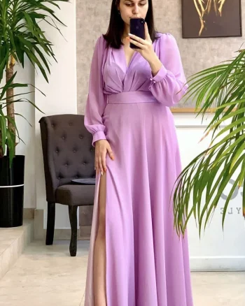 Rochie lunga de ocazie confectionata din material fluid cu partea superioara petrecuta si slit pe picior