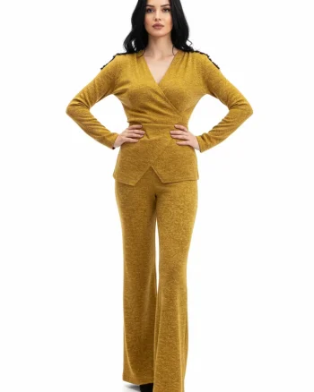 Compleu casual mustar cu jacheta petrecuta si pantalon usor evazat