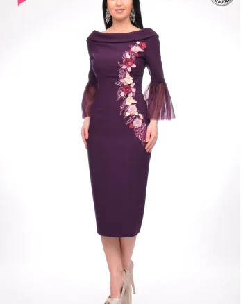 Rochie de ocazie dreapta din stofa fina calitativa cu broderie pretioasa in partea superioara