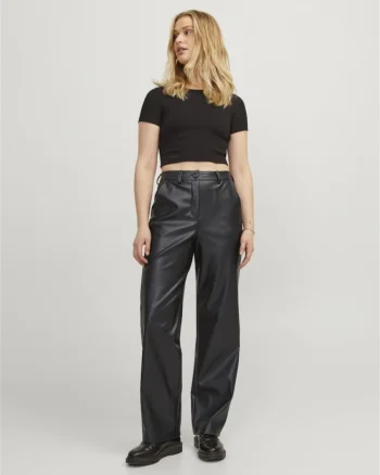 Pantaloni negri din piele eco cu croiala lejera