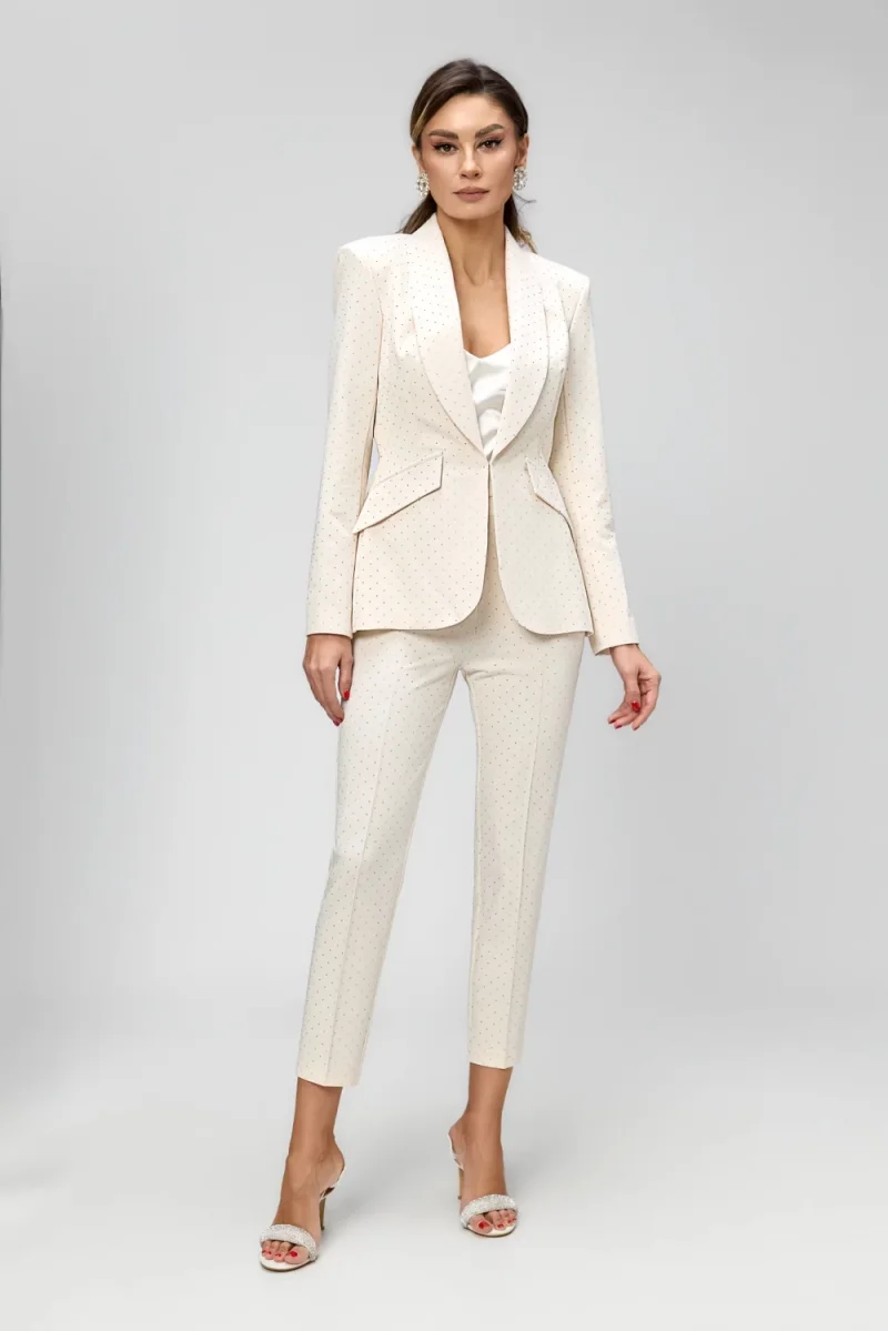 Compleu elegant ecru format din pantaloni cu talie inalta si sacou cambrat