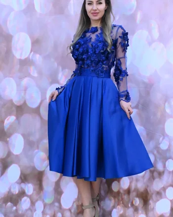 Rochie eleganta din tafta de culoare albastra cu fusta ampla in clos si partea superioara cu broderie florala 3D