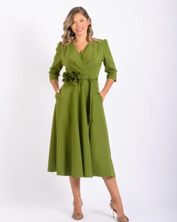 Rochie eleganta verde fistic cu croi in clos si detaliu la talie