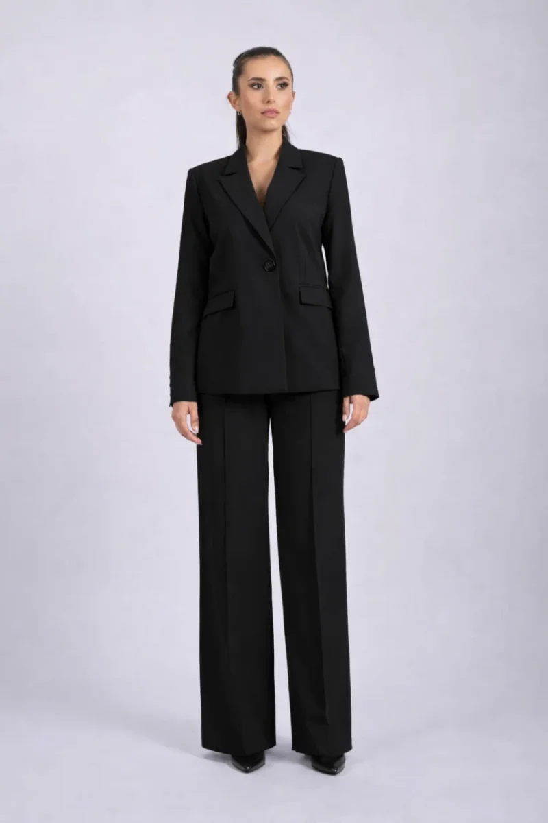 Compleu elegant negru cu pantaloni largi si sacou cu inchidere la doi nasturi