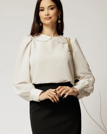 Bluza DY Fashion eleganta din triplu voal ivory cu detalii perlate la guler