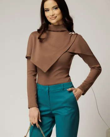Bluza maro din jerse cu nasturi decorativi si design atipic