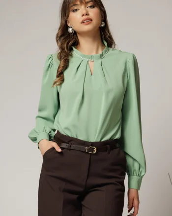 Bluza DY Fashion verde mint cu decupaj si perle la decolteu