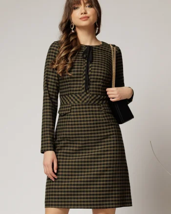 Rochie scurta kaki cu carouri negre snur la guler si fusta tip A