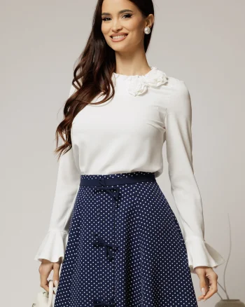Bluza alba din voal plin cu detaliu floral la guler si gulerul incretit