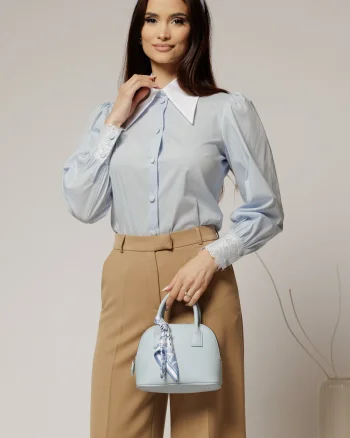 Camasa bleu din poplin cu guler ascutit si mansete cu dantela