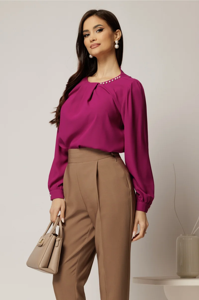 Bluza magenta din voal plin cu perle la decolteu si pliuri
