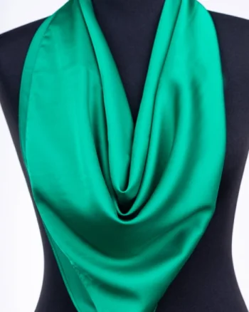 Esarfa verde, patrata, din vascoza si matase